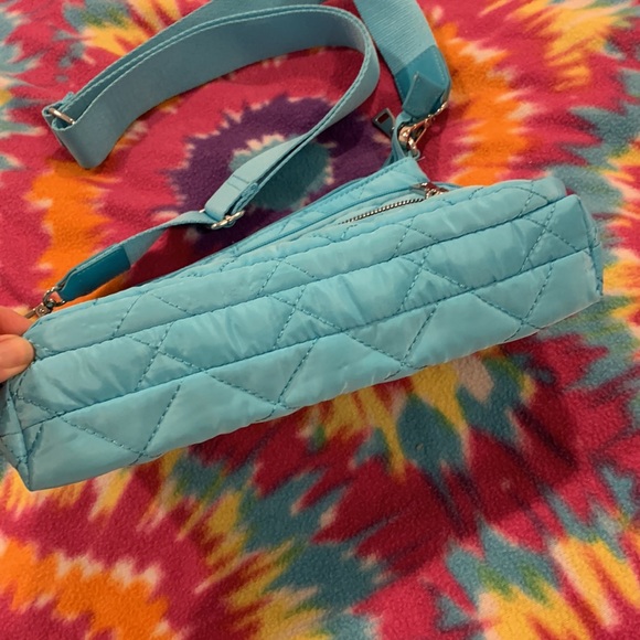 Crossbody bag lightweight microfiber lots of pockets adjustable strap new - Picture 5 of 7